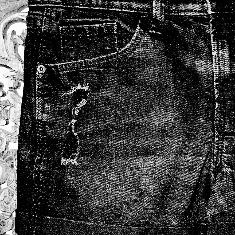 Old Navy Distressed Boyfriend Jean Shorts, Black, Mid Rise, Cuffed, Size 4 - Picture 6 of 12